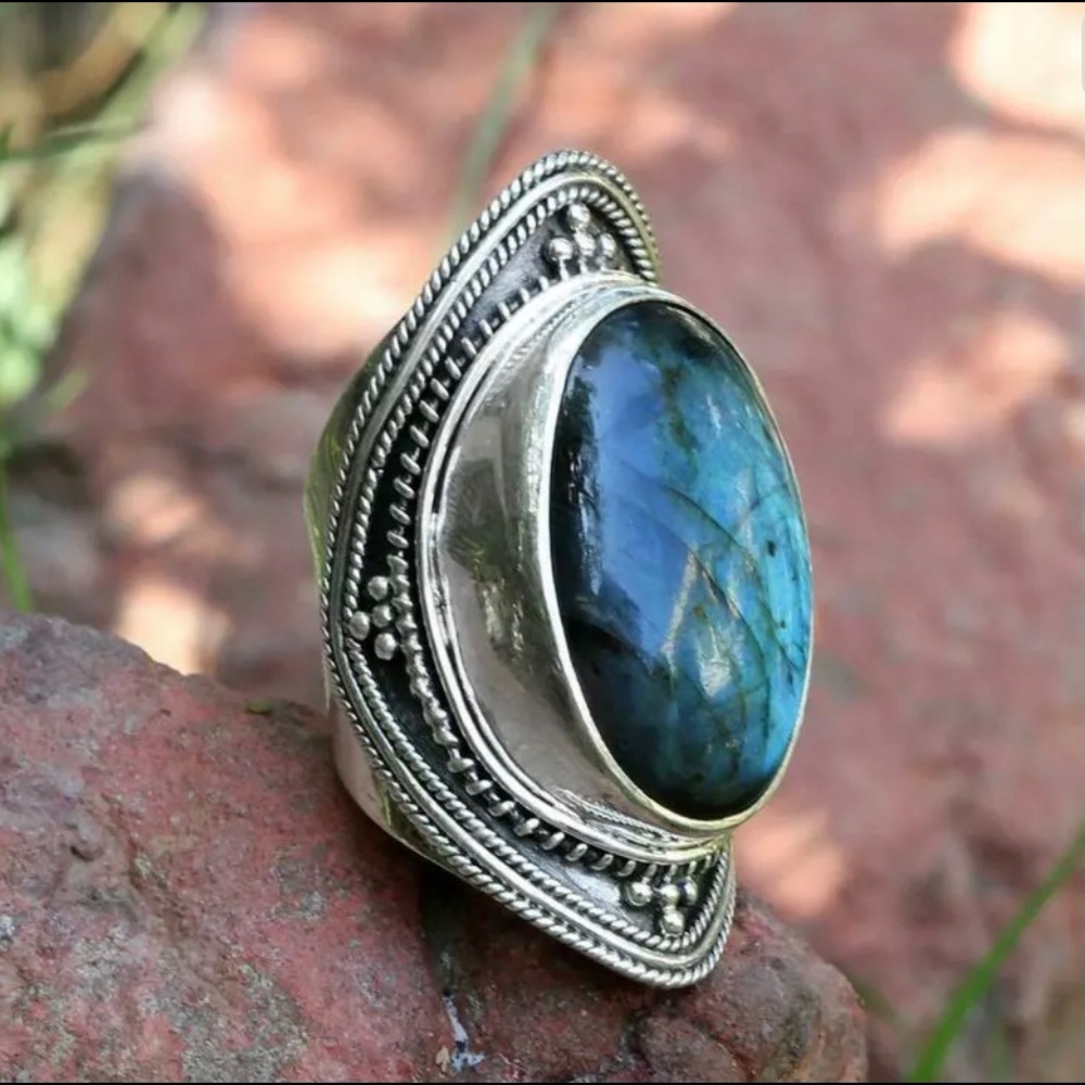 Labradorite Ring - Picture 2 of 4